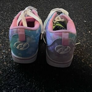 Girls Heely sneaker with hidden wheels. Size 2.